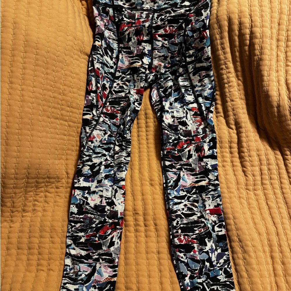 Lululemon Leggings with Abstract Print size 6. 25” inseam.